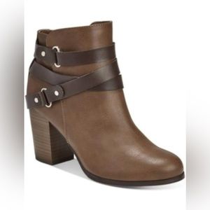 MATERIAL GIRL Womens Brown Strappy Cushioned Round Toe Block Heel Zip-Up Booties